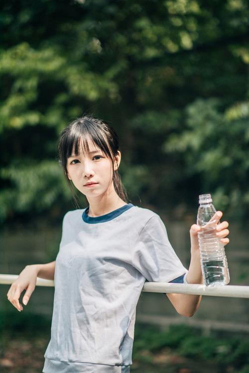 老师双乳上下晃动呻吟